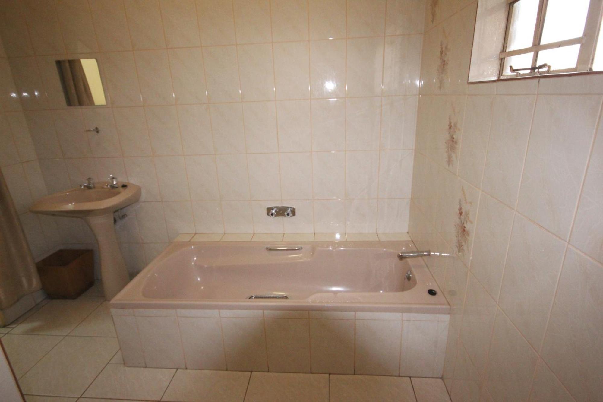 Ingwe Guesthouse Mbombela Exteriör bild